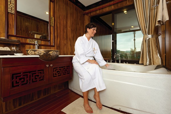Travelmarvel RV Lotus Mekong Suite Bathroom Lifestyle ©Travelmarvel.jpg
